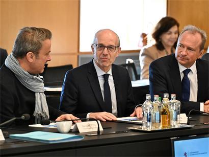 Von links nach rechts: Xavier Bettel (DP), Luc Frieden und Gilles Roth (beide CSV)