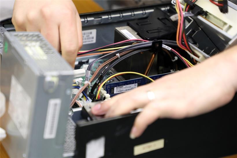 Vor allem elektronische Geräte werden kaum repariert und sorgen für Berge an Schrott, der überdies nicht umweltgerecht entsorgt wird
