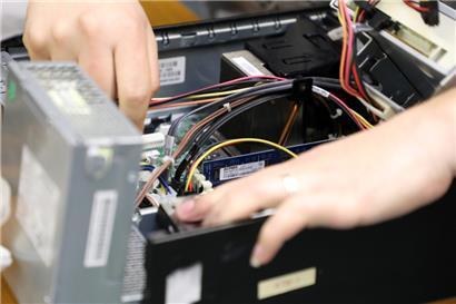 Vor allem elektronische Geräte werden kaum repariert und sorgen für Berge an Schrott, der überdies nicht umweltgerecht entsorgt wird
