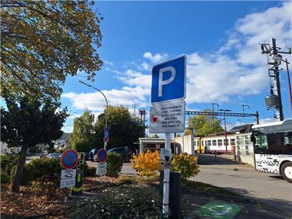 Vor dem Bahnhof in Nörtzingen gibt es nur wenige Parkplätze. „Park and Ride“ wird hier nicht mehr möglich sein.
