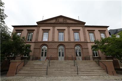 Vor dem Gericht in Diekirch muss sich eine Frau verantworten, die ihr sechs Monate altes Kind umgebracht haben soll
