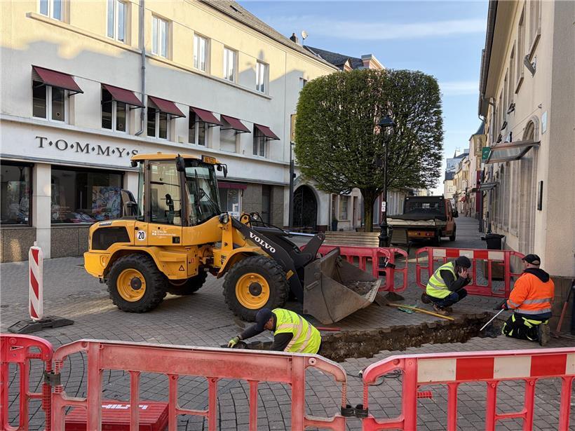 Wasserspender Aufbau vor BGL Filiale in belebter Fußgängerzone für nachhaltige Trinkwasserversorgung