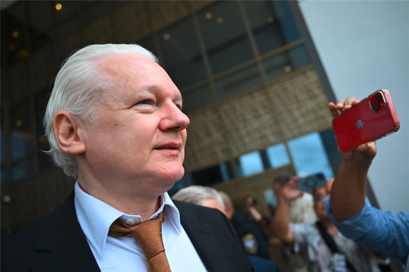 Vor einem Gericht in den Nördlichen Marianen bekannte sich Julian Assange für teilschuldig
