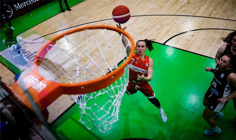 Vor einem Jahr dachte Catherine Mreches nicht, dass sie noch einmal auf einem Spielfeld stehen würde
