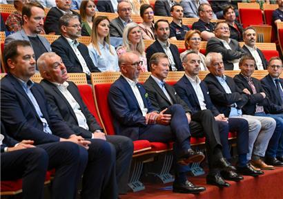 Vor einem vollen Amphitheater der Coque und Großherzog Henri wurde das neue „Concept intégré“ des COSL vorgestellt
