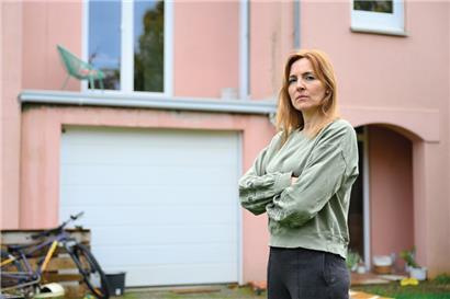 Vor neun Monaten war Jenny Leonardis’ Balkon nach einer schlampig durchgeführten Neugestaltung noch unbenutzbar – inzwischen hat eine andere Firma die Arbeiten fachgerecht beendet
