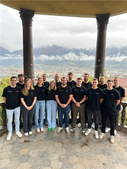 Vor prächtiger Kulisse: der Vorstand der Luxemburger Studenten in Innsbruck
