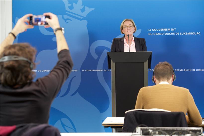 Vor versammelter Presse räumte Gesundheitsministerin Paulette Lenert ein, dass die Entwicklungen der vergangenen Woche durchaus „beunruhigend“ und „alarmierend“ seien. Verschiedene Schlüsselindikatoren aber lieferten (noch) keinen Grund zur Besorgnis.
