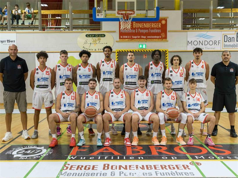 Vordere Reihe (v.l.): David Gordo, Johan Bouttet, Tom Welter, Sam Streef, Steve Lanners, Colin Schanen Sar; hintere Reihe (v.l.): Phil Dejworek (Coach), Raphaël Siebenaler, Ben Schenk, Julian Hammond, Kyle Johnson, Marko Mustafic, Ange Konan Oth, Omar Youssed Essid, Enzo Sanna, Majdi Anan (Assistant-Coach)