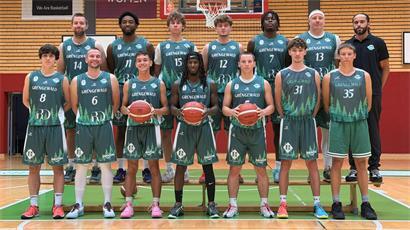 Vordere Reihe (v.l.): Mika Demuth, Patrick Hoffmann, Lex Bauer, Jeremy Ingram, Luca Pividor, Raik Steyer, Felix Penning; hintere Reihe (v.l.): Gilles Kerschen, Raiquan Clark, Pol Elcheroth, Linus Schumacher, Alvin Tumblin, Yannick Julien, Ricky Easterling (Coach)