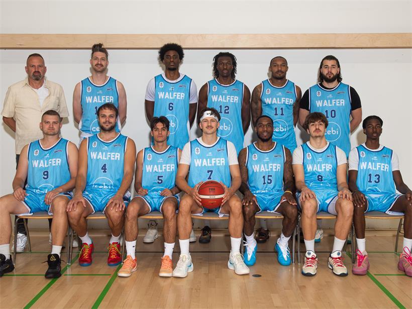 Vordere Reihe (v.l.): Norman Kloss, Oliver Vujakovic, Mykolas Maindron, Tom Schomer, Demarkus Stuckey, Teodor Lukic, Elvio Alissoutin; hintere Reihe (v.l.): Rainer Kloss (Coach), Dean Gindt, Ahmed Rand, Victor Shungu Bonga, Desean Hampton, Lazar Lukic