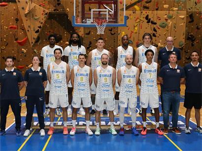Vordere Reihe (v.l.): Paul Schiltz (Physiotherapeut), Joëlle Agnes (Physiotherapeutin), Thierry Schaaf, Tim Schomer, Frédéric Gutenkauf, Philippe Gutenkauf, Marvin Delgado, Gavin Love (Coach), Thierry Kremer (Assistant-Coach); hintere Reihe (v.l.): Travis Henson, DeAntoni Gordon, Thomas Henkel, Billy McDaniel, Eric Zenners, Jemp Gutenkauf (Team-Manager)