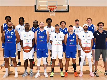 Vordere Reihe (v.l.n.r.): Jeffry Monteiro, Emmanuel Jesus Frederico, Clancy Rugg, Denilson Ramos, Damien Thill, Jordan Hicks, Franck Mériguet (Coach); hintere Reihe (v.l.n.r.): Noah Kouamedjouo, Melvin Pereira Furtado, Benjamin Muller, Kevin Kelechi Nnganyadi, Felix Jenn, Corentin Cornu, Quinn Nelson