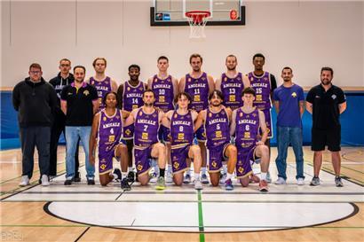 Vordere Reihe (v.l.n.r.): Kelvin Almeida, Scott Morton, Sean Bugeja, Antoine Medeot, Jules Reuter; hintere Reihe (v.l.n.r.): Sam Welter (Assistant-Coach), Ivor Kuresevic, Steve Hottier (Physiotherapeut), Bob Rech, Malcolm Richardson, Landon Wohl, Neal Keup, Alex Laurent, Ashton Sherrell, Noah Medeot, Daniel Brandao (Coach)
