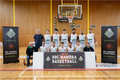 Vordere Reihe (v.l.n.r.): Marc Feltgen (Team-Manager), Melvin Meyers, Yigit Kurtes, Povilas Mikalauskas, Raphael Muth, Hector Loechner, Pierre Hebbert (Assistant-Coach); hintere Reihe (v.l.n.r.): Darko Ristic (Coach), Gianni Beslija, Maid Adrovic, Alexis Bourgoignie, Rashon Johnson, Alan Bedirhanoglu, Domenick Sleva
