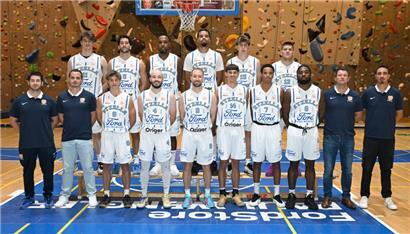 Vordere Reihe (v.l.n.r.): Paul Schiltz (Physiotherapeut), Dominique Benseghir (Assistant-Coach), Noah Wolter, Philippe Gutenkauf, Frédéric Gutenkauf, Lou Clees, Marvin Delgado, Adrian Delph, Gavin Love (Coach), Thierry Kremer (Assistant-Coach); hintere Reihe (v.l.n.r.): Eric Zenners, Thierry Schaaf, Billy McDaniel, Nick Davis, Sam Schaaf, Thomas Henkel
