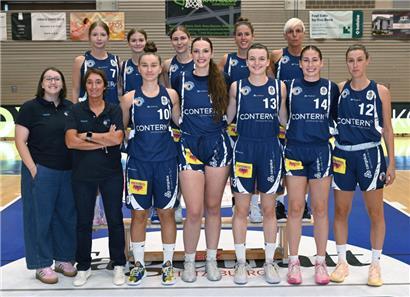 Vordere Reihe (v.l.n.r.): Sophie Grivet (Assistant-Coach), Fabienne Fuger (Caoch), Esmeralda Skrijelj, Caileigh Walsh, Claire Lavandier, Stefanie Kulesza, Jil Heck; hintere Reihe (v.l.n.r.):  Lou Alliaume, Joyce Alliaume, Charlie Bidinger, Lou Mathieu, Ani Petrova
