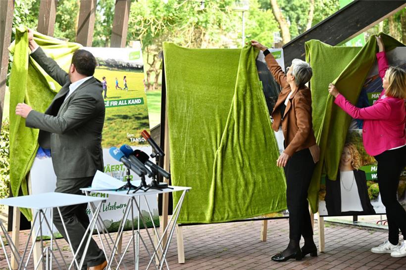 Vorhang weg und Bühne frei für den Wahlkampf
