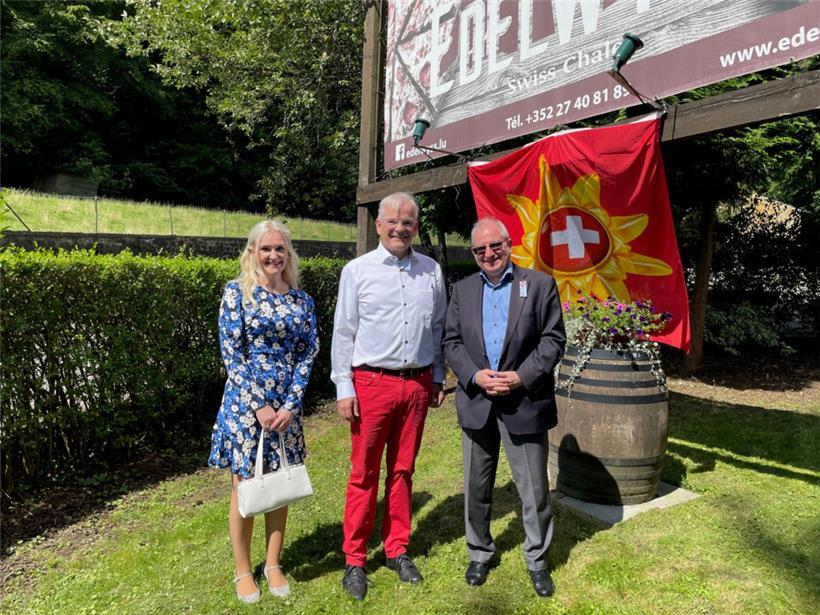 V.r.n.l.: Benno Laggner, Botschafter der Schweiz in Luxemburg, Philippe Bernard, Präsident des Cercle Suisse, und Andrea Laggner, Gattin des Botschafters
