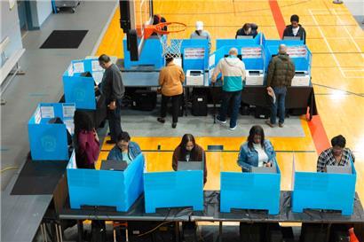 Wähler am Dienstag in der Stadt Norcross, im US-Bundesstaat Georgia
