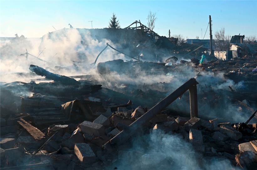 Während US-Präsident Donald Trump behauptet, Putin wolle Frieden, lässt dieser weiterhin die Ukraine bombardieren, wie hier in der Region Charkiw
