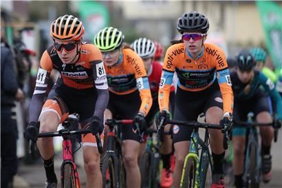 Während das Elite-Rennen der Damen mit Christine Majerus (im Bild links) weiterhin planmäßig stattfinden soll, wurde das Juniorinnen-Rennen mit Marie Schreiber (rechts) abgesagt.
