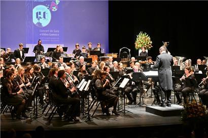 Während die Musiker spielten, wurden Auszüge aus Videospielen auf die Leinwand projiziert
