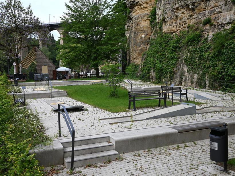 Beliebtes Kiosk im Petrusstal bei schönem Wetter, Minigolfanlage weiterhin geschlossen, Freizeit und Erholung im Grünen