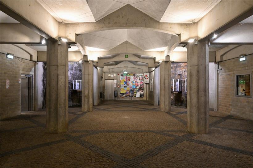 Während unter der Woche alles reibungslos klappt, ist beim Aufzug zwischen dem „Plateau du Saint-Esprit“ und dem Grund an Feiertagen oder Wochenenden Geduld gefragt
