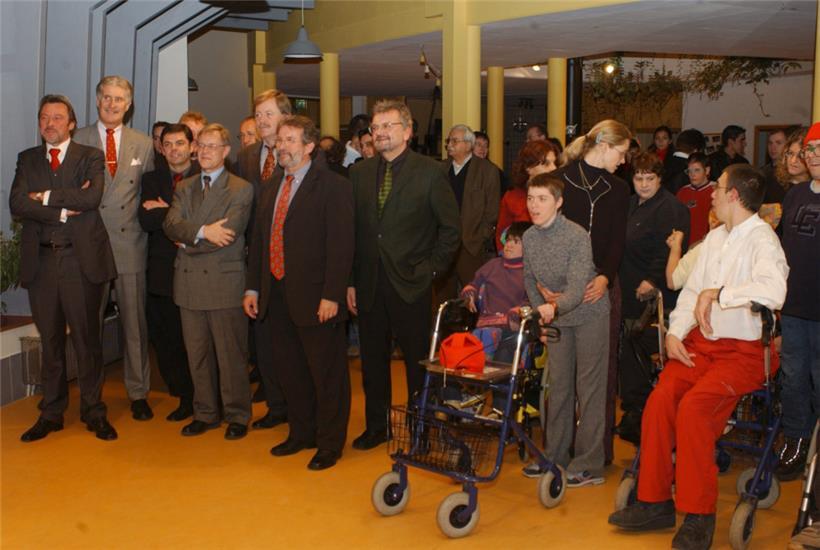 Wärend der Aweiung vum Foyer Brill zu Diddeleng den 20. November 2003 (v.l.): Da...