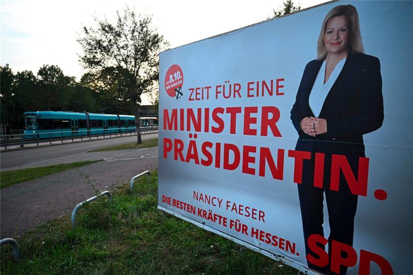 Wahlplakat der deutschen Innenministerin Nancy Faeser in Hessen
