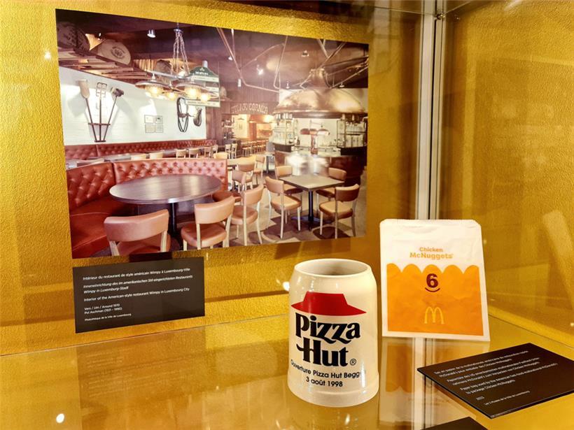 Wann ist das Fast Food in Luxemburg angekommen? Die Ausstellung „All you can eat“ beantwortet die Frage.
