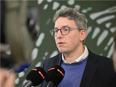 Porträt von Sven Clément, Piraten-Abgeordneter, verstrickt in MALT-Affäre mit eigenem Unternehmen