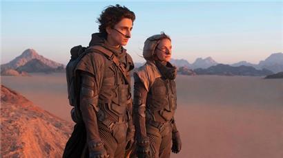 Warten auf den Wüstenwurm: Paul Atreides (Timothée Chalamet) und seine Mutter Lady Jessica (Rebecca Ferguson)

