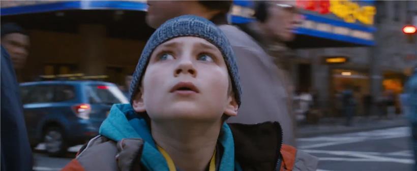 Was ist denn da oben los? In „Extrem laut und unglaublich nah“ markiert 9/11 für einen Jungen den Beginn einer rätselhaften Suche nach seinem Vater – und sich selbst.
