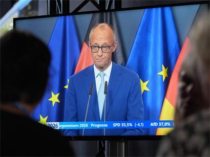 „Was jetzt zu tun ist, erfordert Rückgrat, Standhaftigkeit und Geduld“, sagte Merz am Sonntag in der CDU-Parteizentrale in Berlin