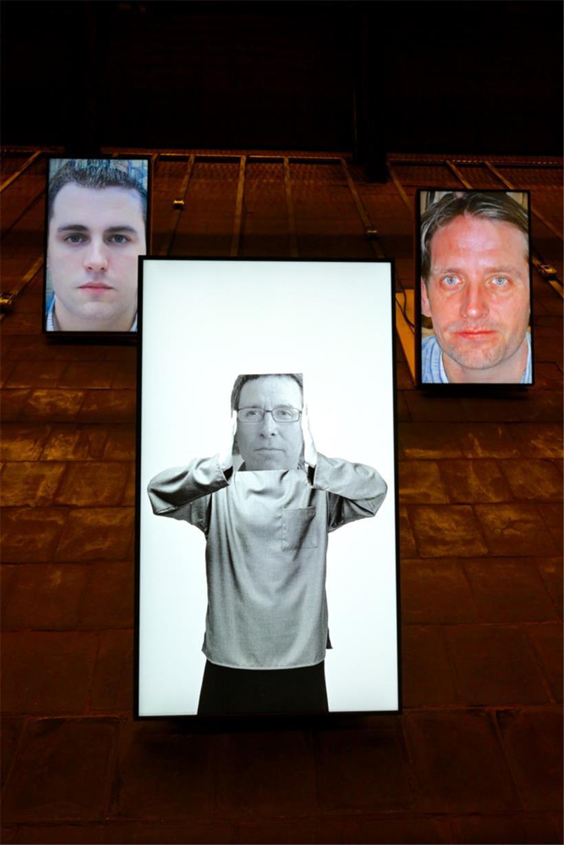 Was künstliche Intelligenz kann: aus den Gesichtern aller Besucher der Ausstellu...