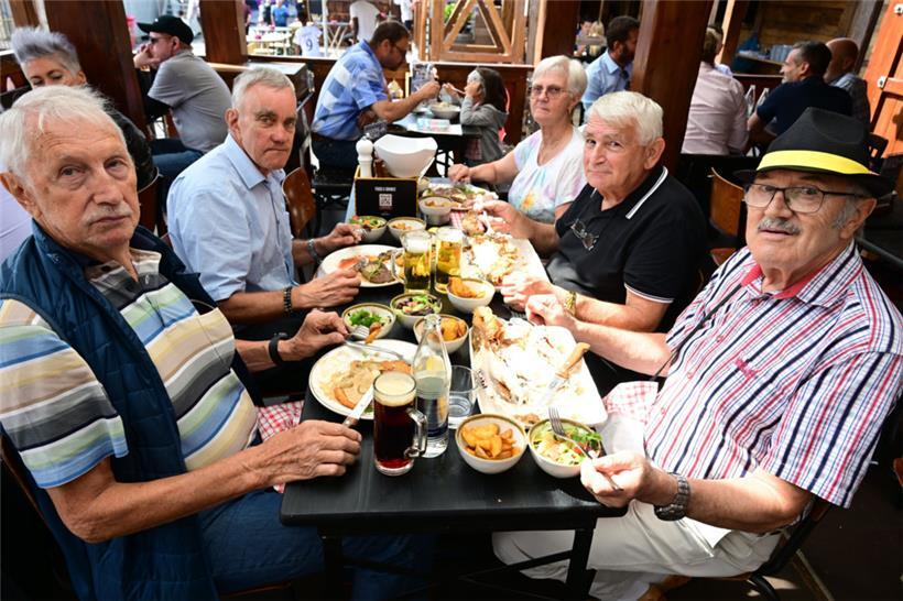 Was wäre ein Fouer-Besuch ohne ein gemeinsames deftiges Mittag- oder Abendessen

