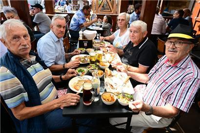 Was wäre ein Fouer-Besuch ohne ein gemeinsames deftiges Mittag- oder Abendessen

