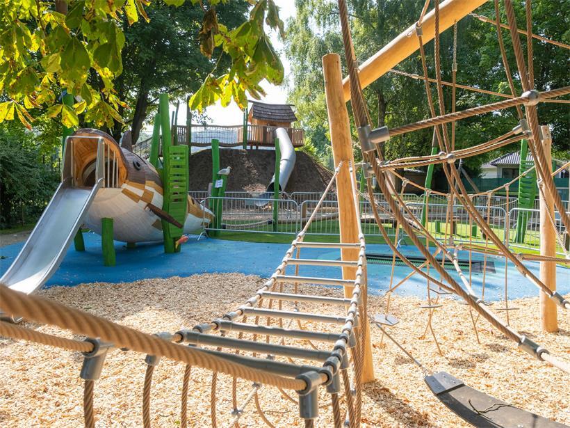 Aquarium und Spielplatz an der Sauer offiziell eröffnet: Fast eine Million Euro investiert Kinder malen bunte Wunschzettel für die Neugestaltung des Spielplatzes beim Mitmach-Projekt
