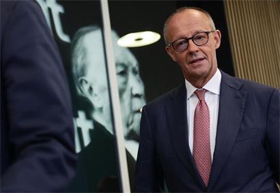 Was würde da wohl Konrad Adenauer sagen? Friedrich Merz im CDU-Hauptsitz in Berlin am Tag nach den Wahlen in Berlin und Mecklenburg-Vorpommern