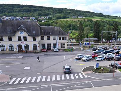 Wasserbillig: Rechts vom Bahnhof sollte laut Ankündigung des damaligen Ministers François Bausch eigentlich längst ein mehrstöckiges Parkhaus stehen