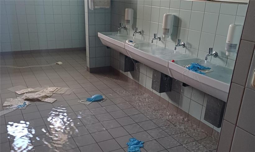 Wasserhähne aufgedreht und die Abflüsse verstopft – Einbrecher begehen Vandalismus im Jean-Pierre-Welter-Gebäude in Junglinster
