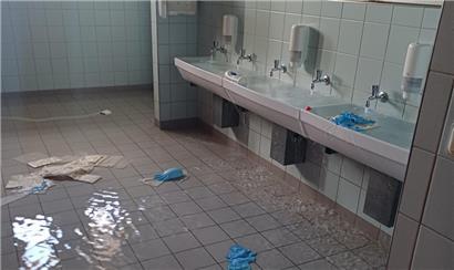 Wasserhähne aufgedreht und die Abflüsse verstopft – Einbrecher begehen Vandalismus im Jean-Pierre-Welter-Gebäude in Junglinster
