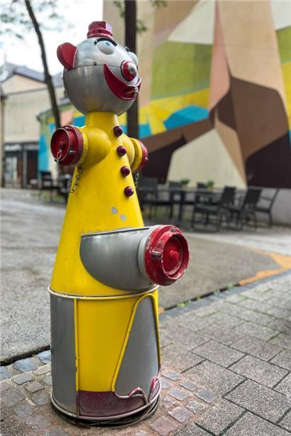 Wasserspender auf dem Spielplatz vor dem Kapuzinertheater
