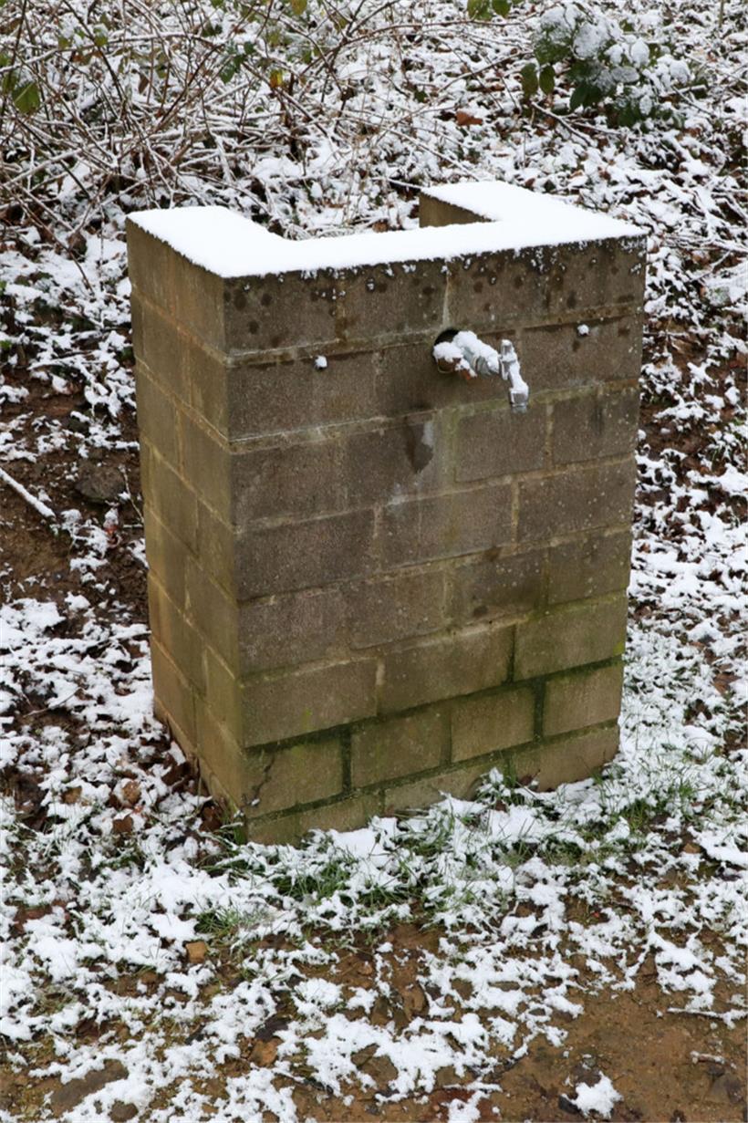 Wasserverteilungspunkt in der Gartenanlage „Bouwenacker“. In der Anlage „Schneie...