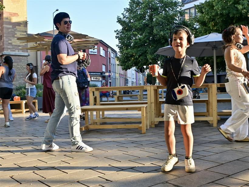 Lautlos gefeiert wurde am Freitag bei einer „Silent Disco“ in Bonneweg