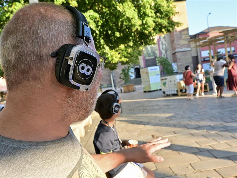 Lautlos gefeiert wurde am Freitag bei einer „Silent Disco“ in Bonneweg