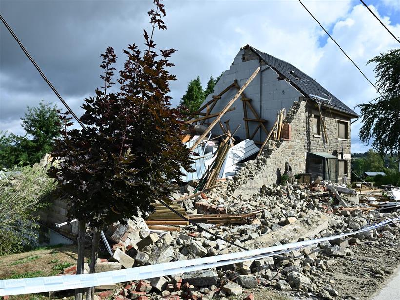 Tornado-Verdacht in Belgien, Tote in Deutschland: Unwetter hinterlässt schwere Schäden