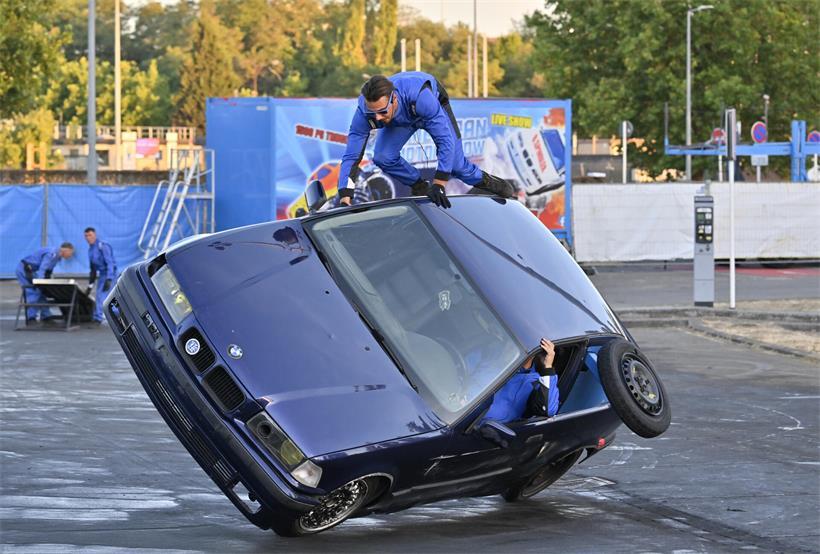 Rasante Stunts und Monstertrucks sorgen in Esch für Nervenkitzel